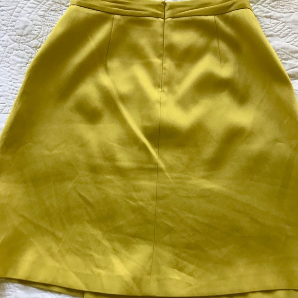 Bronzed yellow silky skirt - Picture 2 of 7